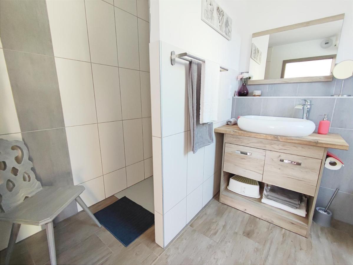 Janea Deep Red House Villa Reichsfeld Ngoại thất bức ảnh